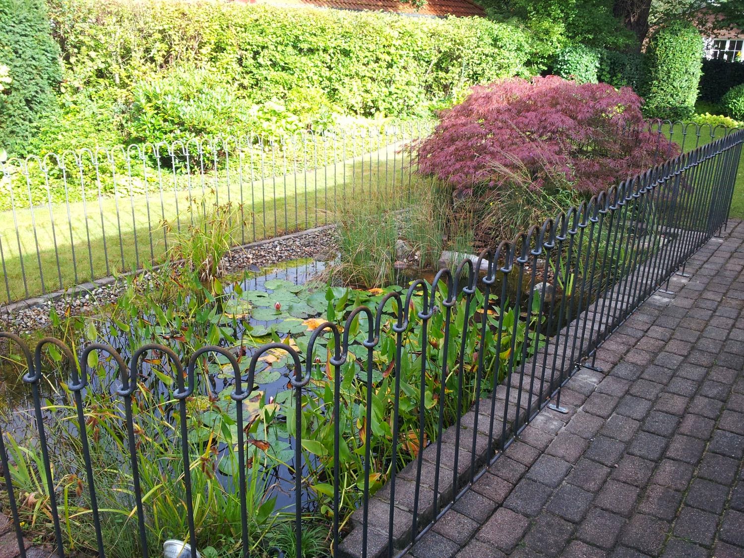 Teich- und Steckzäune von www.melabel.be: zwei Gartenteiche gesichert ...